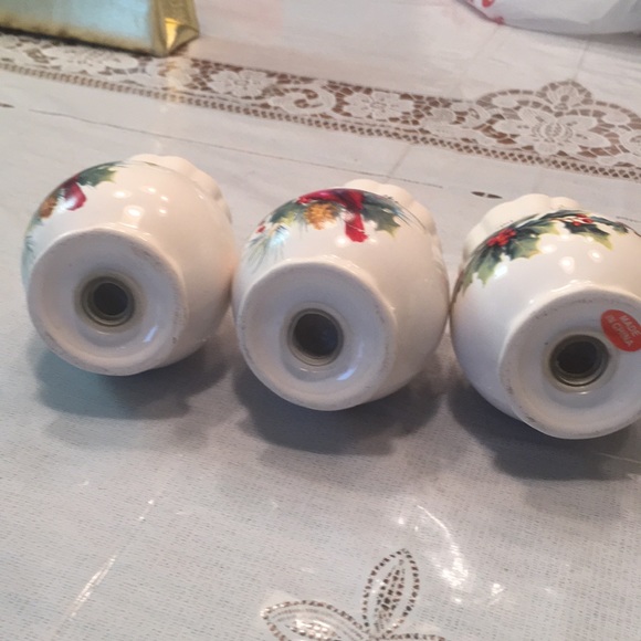 Vintage Xmas -2 Salt shakers & 1 Pepper - Picture 4 of 7
